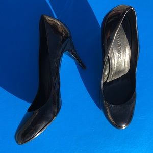BURBERRY 8 38.5 Black Heels Patent Leather Shoes